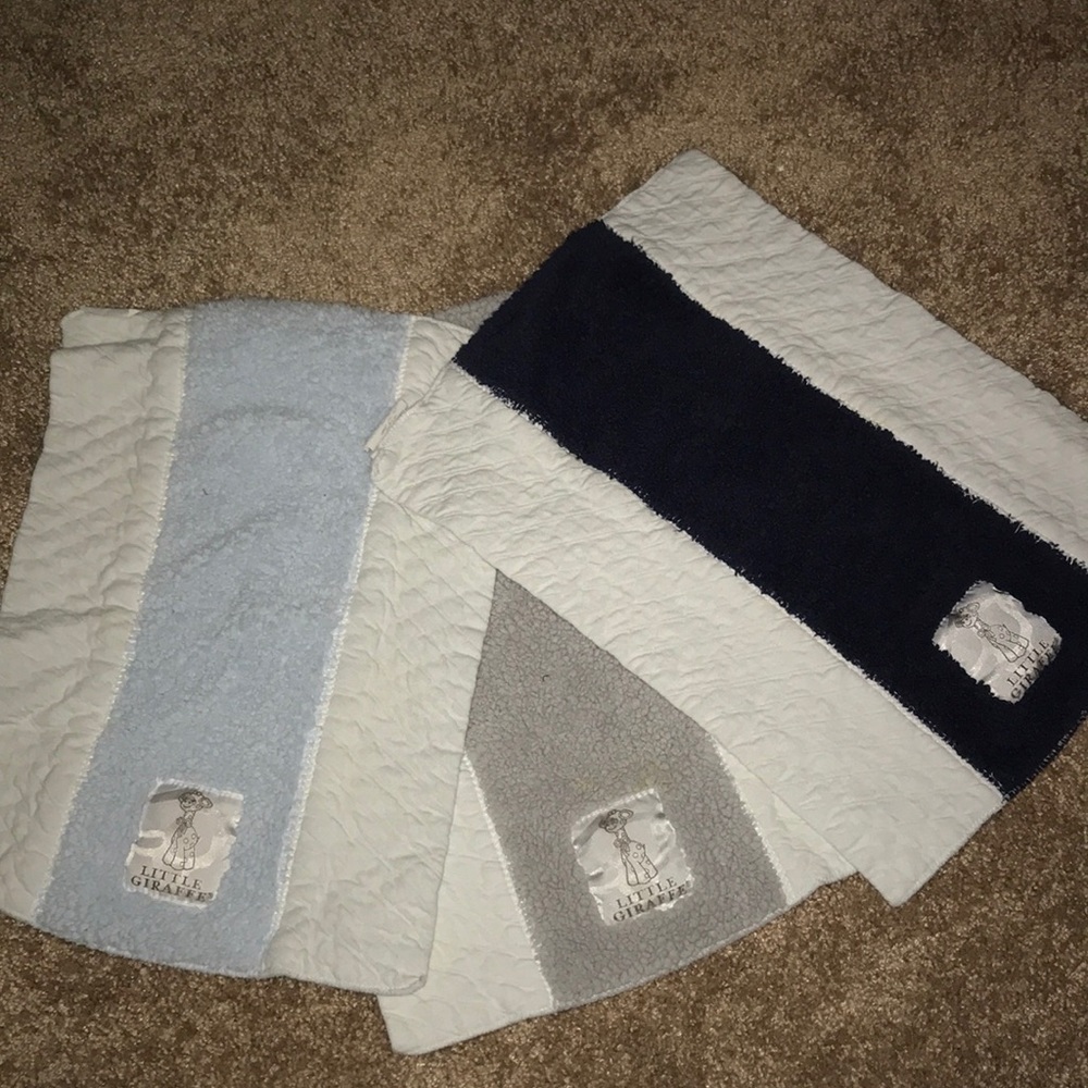 Little giraffe burp cloths
